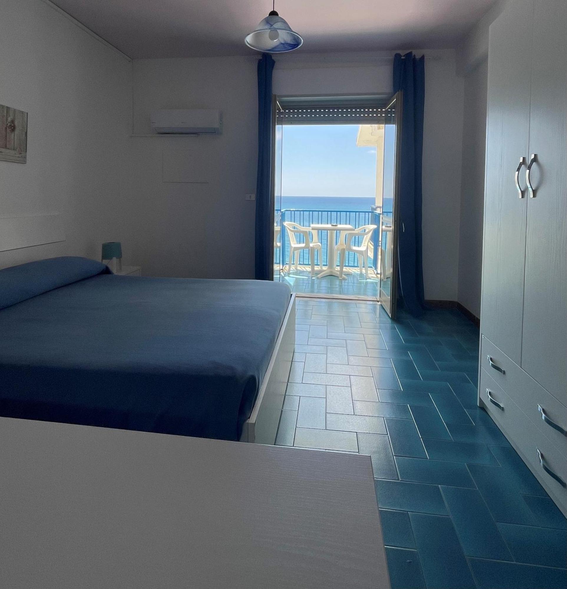 Hotel Ristorante Mareblu Amantea Exterior photo